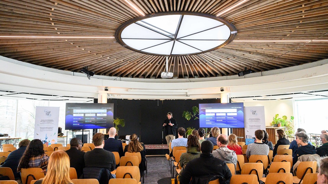 Lezing Marcel den Hollander in de balzaal