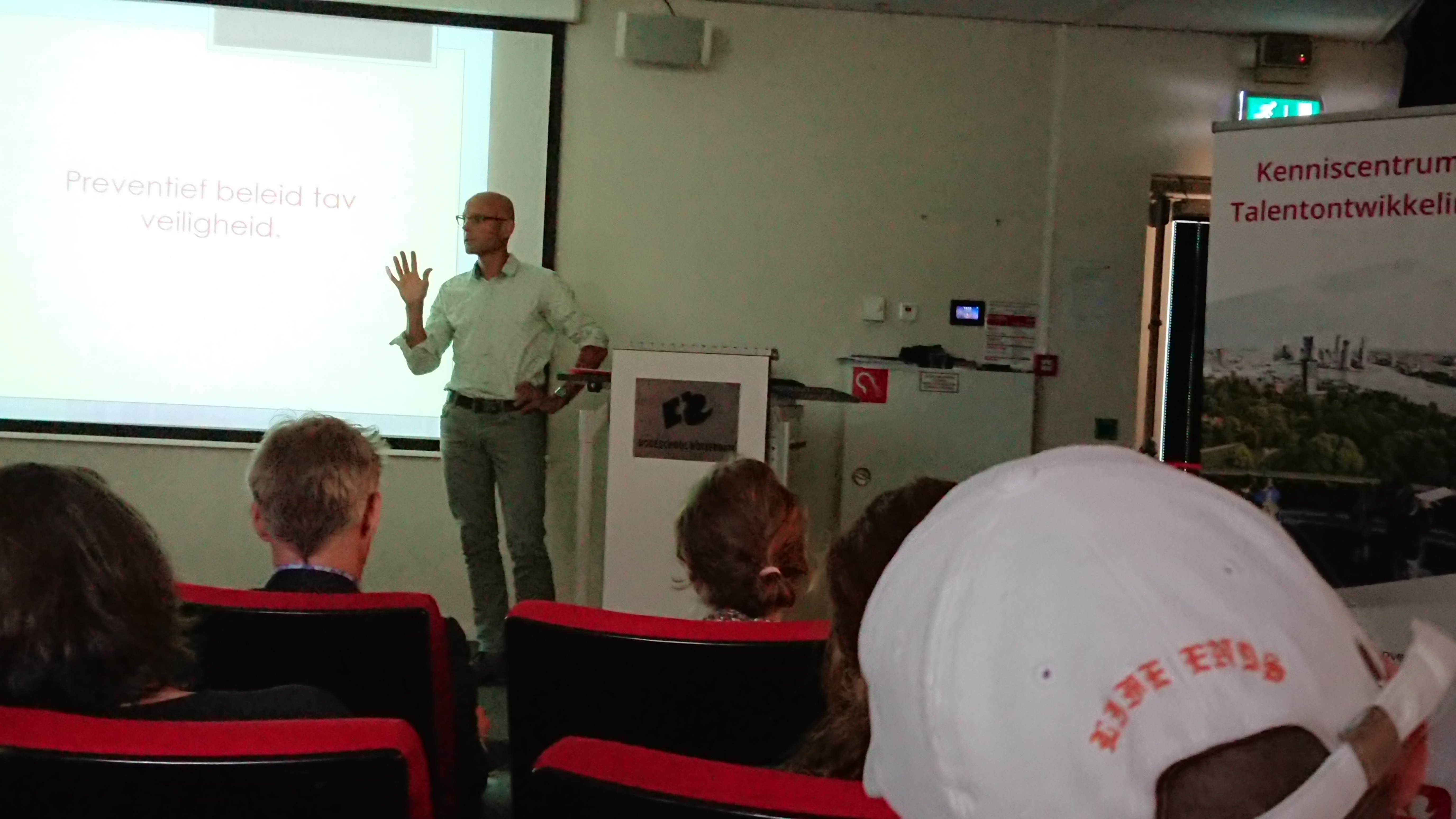 Docent Pieter van der Meer