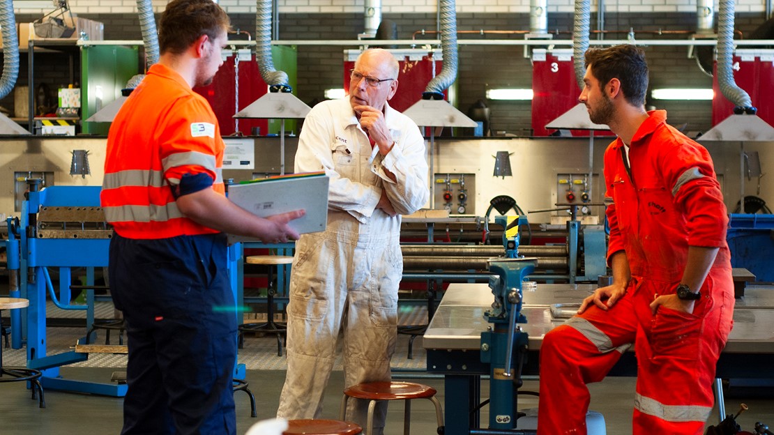 Docent Jaap Meijer is blij dat hij zijn studenten weer in de praktijk kan begeleiden.