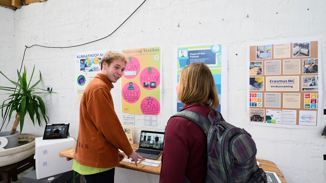 Prijswinnaar Mart presenteert project