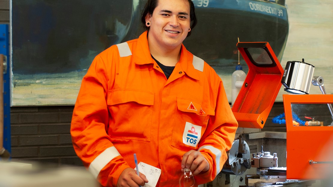 Studenten zoals Imanol Perez zijn blij dat ze weer met hun handen kunnen werken.