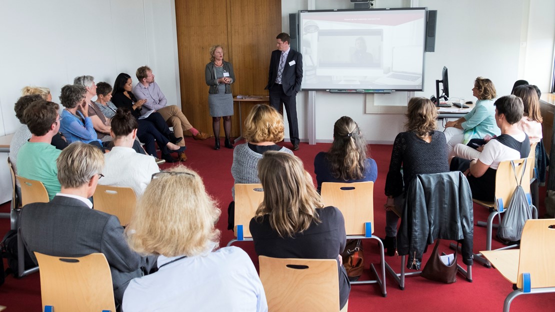 Presentatie Minding My Own Business