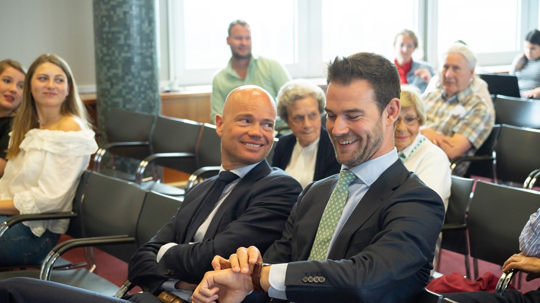 Een onderonsje van wethouder en directeur IvG