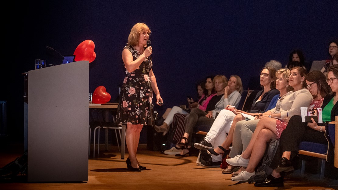 Ellis Wertenbroek opent het symposium