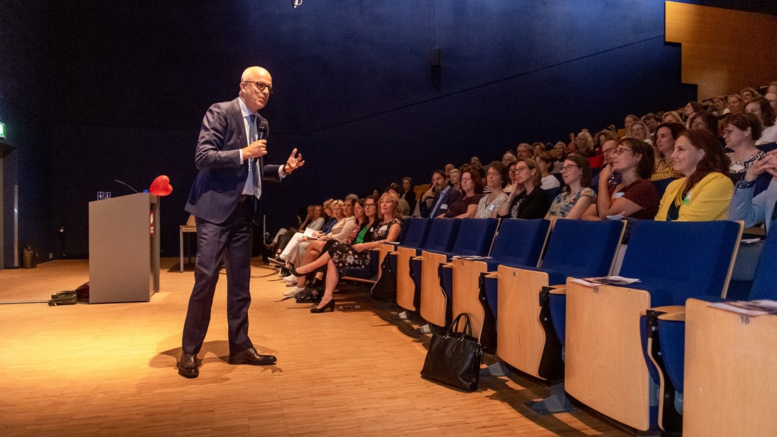 Ron Bormans: "Nederlands voor uit, Limburgs voor thuis"
