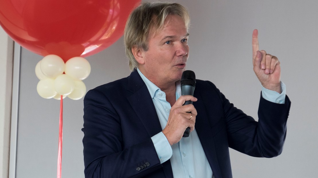 Presentator Tom Egbers