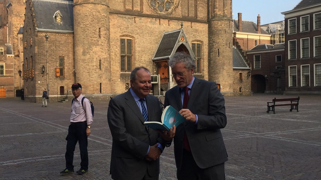 Boekoverhandiging